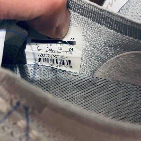 NIKE Flyknit Vapormax 2 Pure Platinum White Wolf womens 7 US 38 EUR Mint - Picture 12 of 15